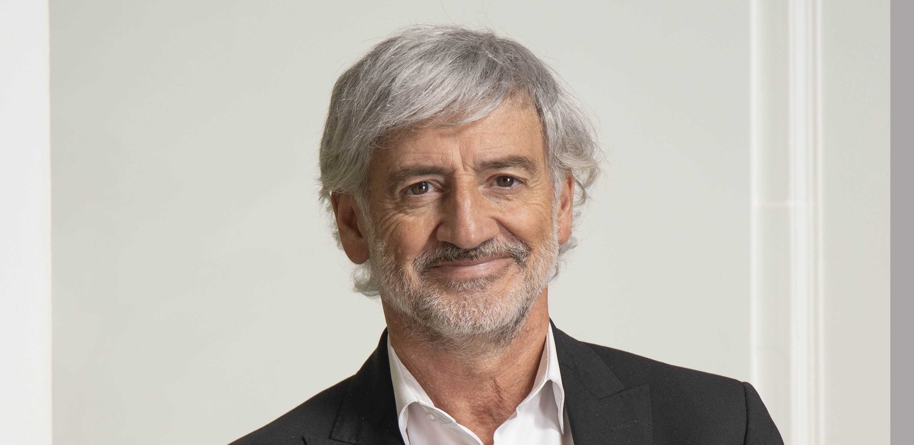 El director de la Clínica, el Dr. Albert Estiarte, rep la Insígnia Olímpica del Comitè Olímpic Espanyol (COE)