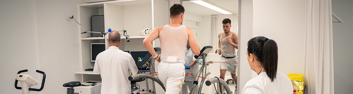 El primer equip del Centre d’Esports Manresa es posa a prova al CIMETIR El primer equip del Centre d’Esports Manresa es posa a prova al CIMETIR