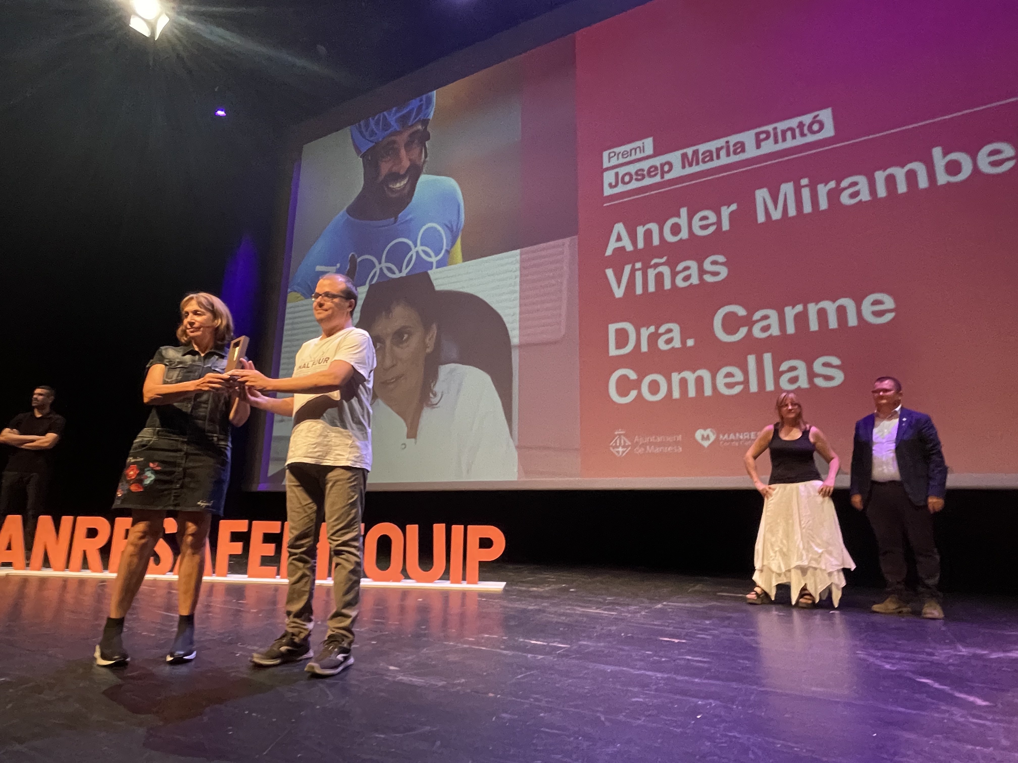 La doctora Carme Comellas, guardonada en la 51a Nit de l’Esportista de Manresa La doctora Carme Comellas, guardonada en la 51a Nit de l’Esportista de Manresa