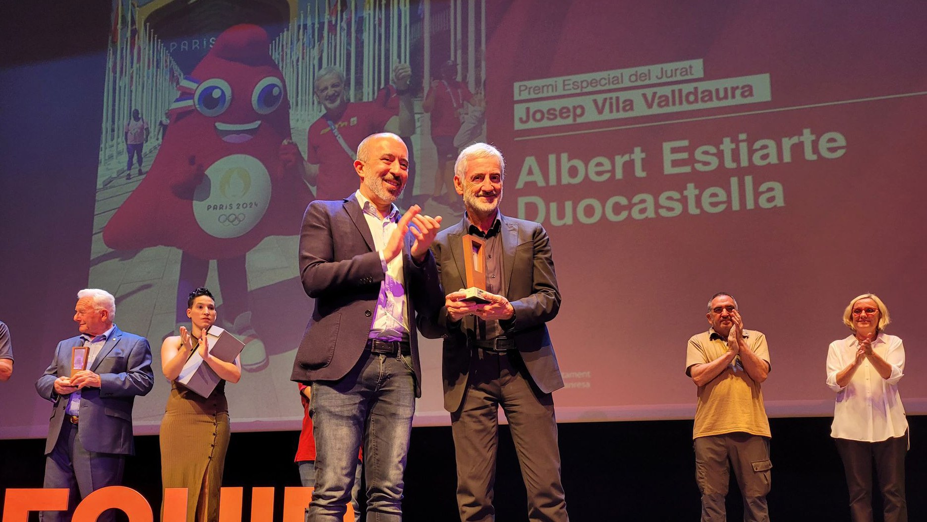 El Dr. Albert Estiarte, guardonat amb el Premi Josep Vila Valldaura per la seva trajectòria en medicina esportiva El Dr. Albert Estiarte, guardonat amb el Premi Josep Vila Valldaura per la seva trajectòria en medicina esportiva
