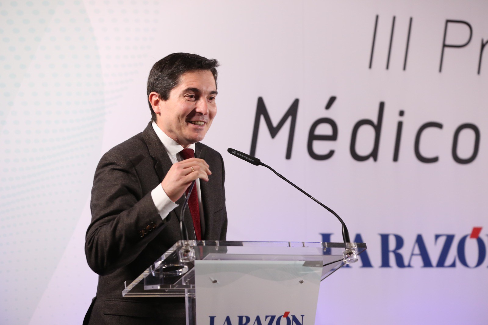 El Dr. Javier Mareque, coordinador de l’IOMA, ha rebut el premi Médicos del Año 2021 en la categoria de Cirurgia Maxil·lofacial El Dr. Javier Mareque, coordinador de l’IOMA, ha rebut el premi Médicos del Año 2021 en la categoria de Cirurgia Maxil·lofacial